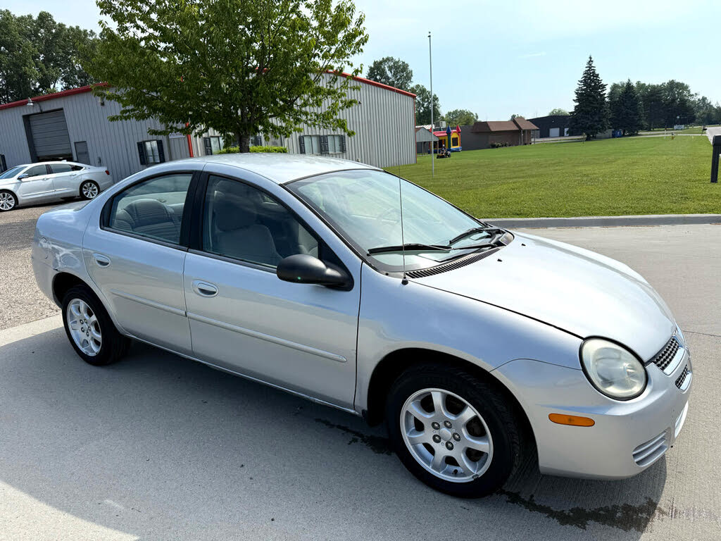 2005 Dodge Neon SXT Sedan FWD
