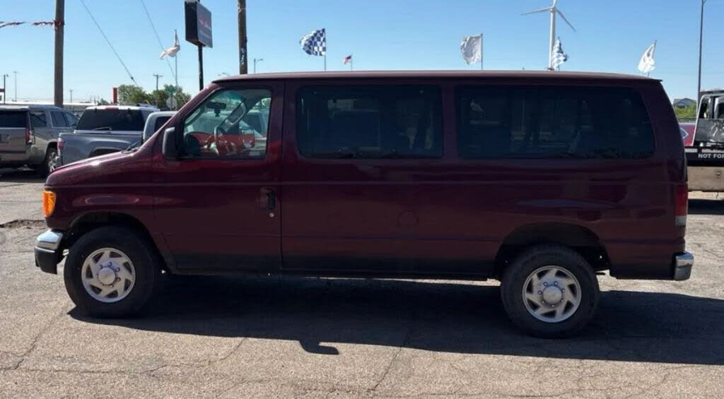 2006 Ford E-Series E-350 Super Duty XLT Passenger Van