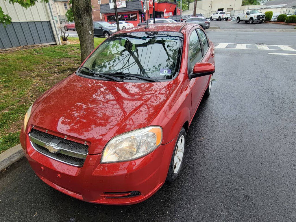 2011 Chevrolet Aveo 1LT Sedan FWD