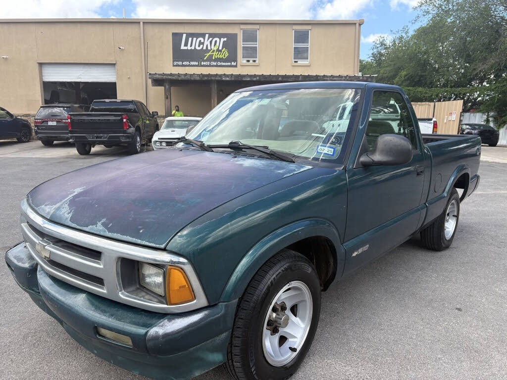 1997 Chevrolet S-10 LS RWD