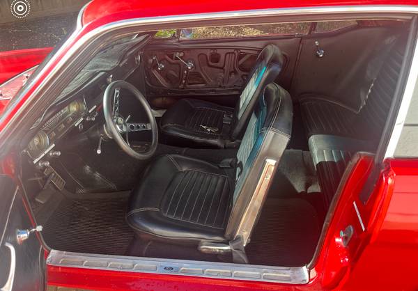 1965 Ford Mustang coupe V-8 289 CI . 2 BBL carb