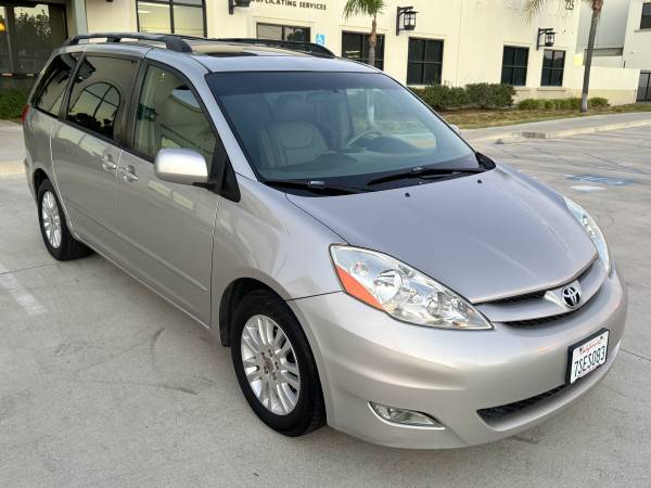 2008 Toyota Sienna XLE Fully Loaded