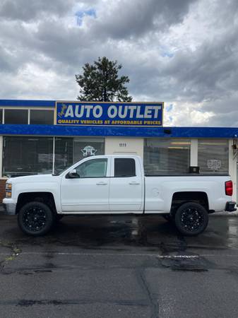 2015 Chevy Silverado 4 door 4x4 V8 5.3L