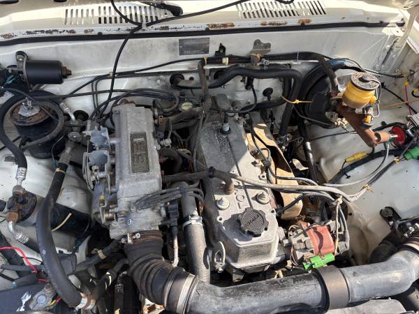 1985 Toyota truck Dooley 1ton 22RE low miles 49.000 clean title