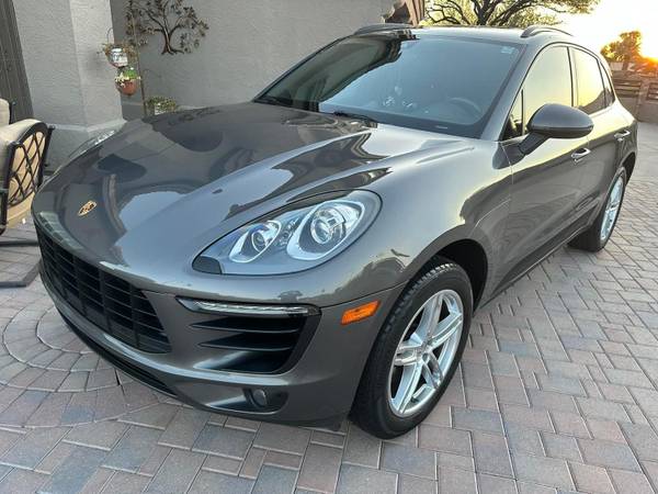 LUXURY 2018 Porsche Macan  AWD low miles fully loaded!
