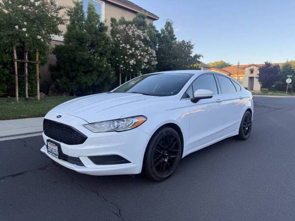 2018 Ford Fusion SE low miles!