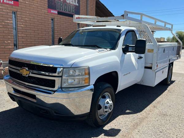 2013 Chevrolet 3500HD Reg cab & Chassis Utility body 6.6L Diesel 2WD!