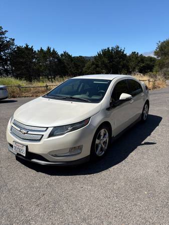 2014 Chevrolet Volt Premium – Excellent Condition – Plug-In Hybrid