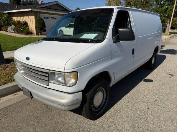 Ford E150 Cargo
