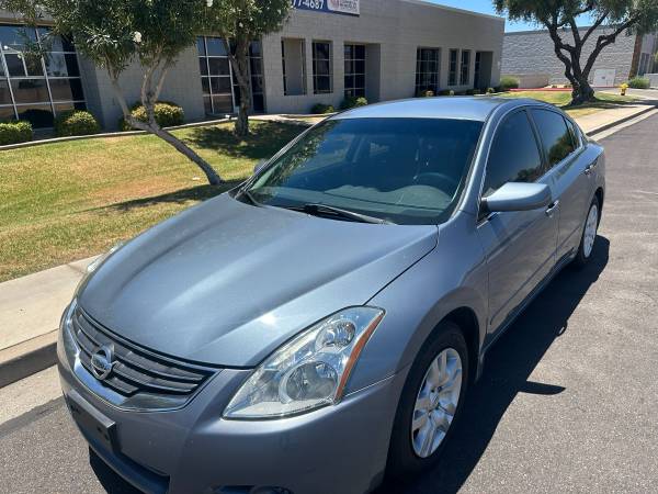 2011 Nissan Altima s Model AUTOMATIC  CLEAN TITLE RUNS  GREAT