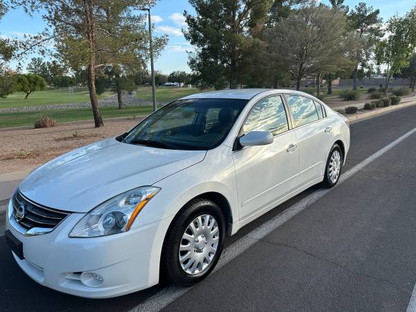 2012 Nissan Altima s Model AUTOMATIC  CLEAN TITLE RUNS  GREAT