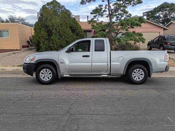 2006 Mitsubishi raider