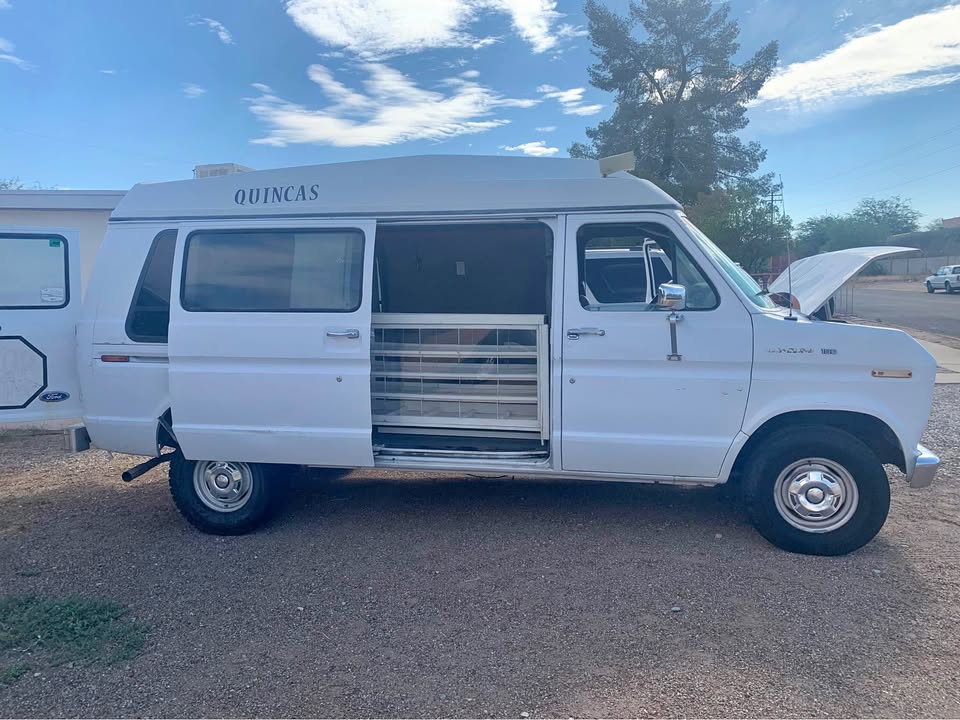 1989 Ford Econoline · Commercial Extended Van 3D