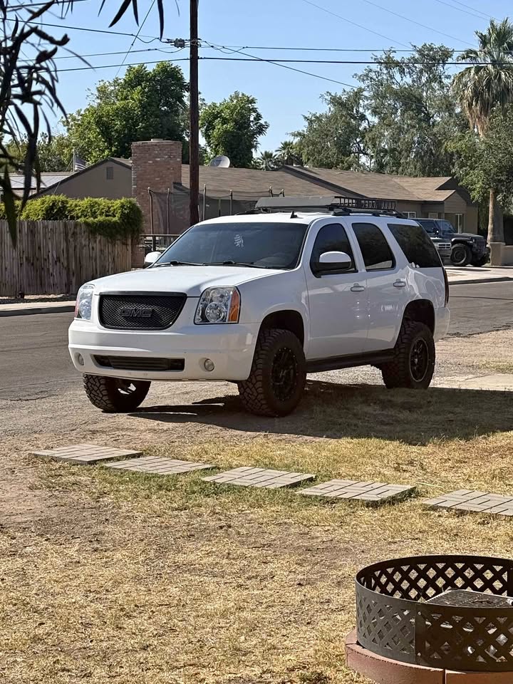2011 GMC Yukon · SLE Sport Utility 4D