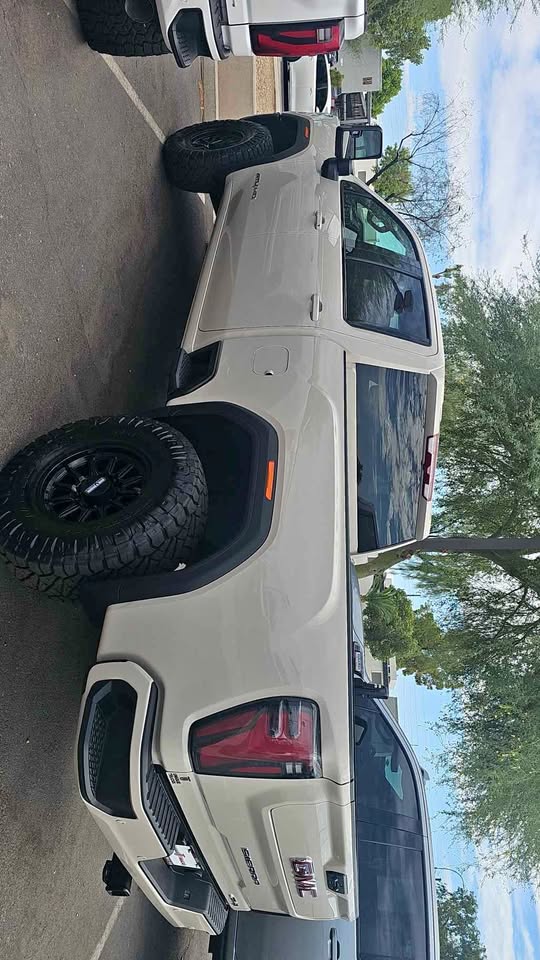 2026 GMC 2500 Crew Cab · AT4