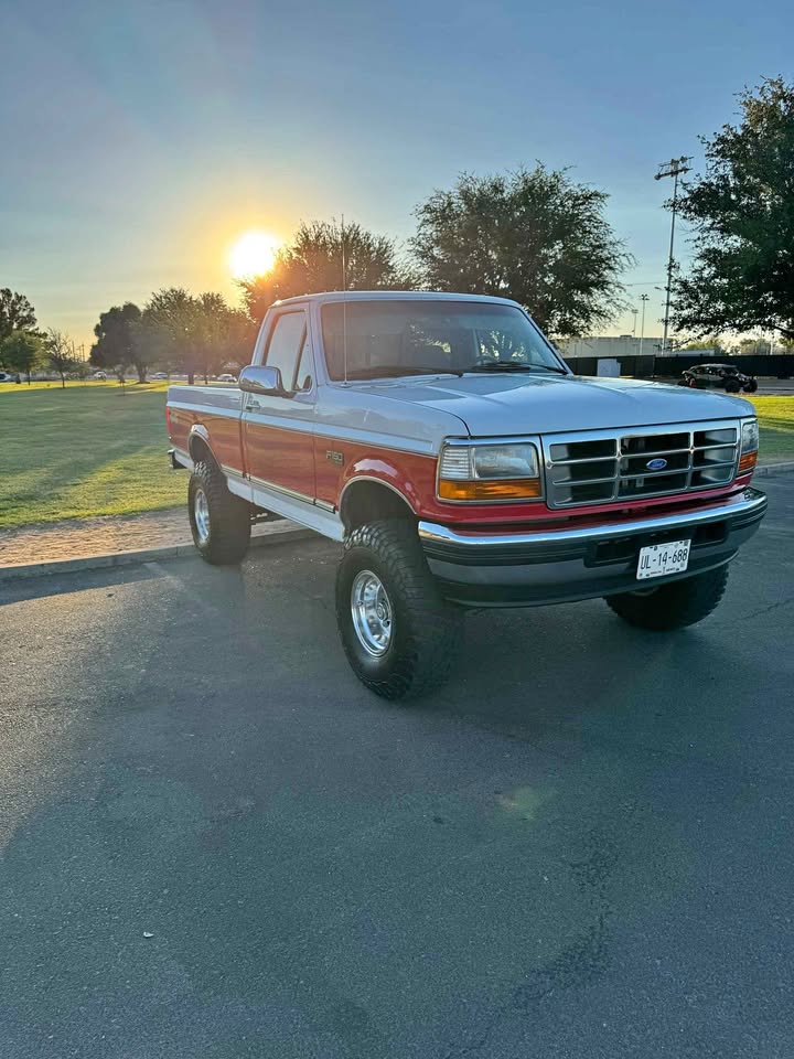 1996 Ford E150 Passenger · XLT Van 3D