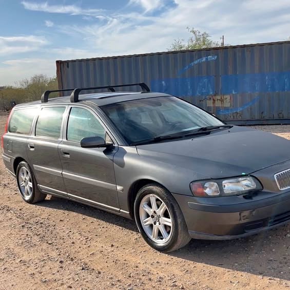 2004 Volvo V70 · 2.5T Wagon 4D