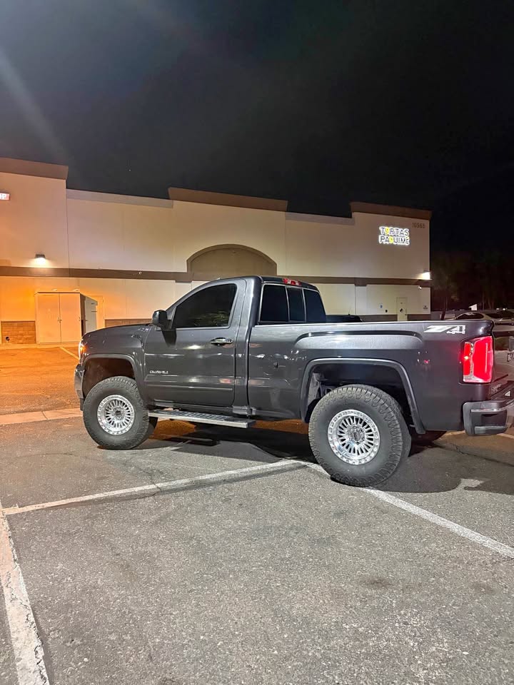 2014 GMC 1500 Regular Cab · Short Bed