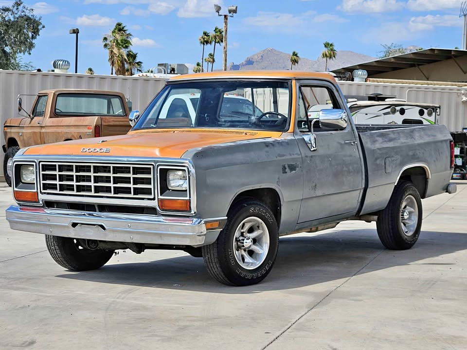 1985 Dodge D-150 · Short Bed