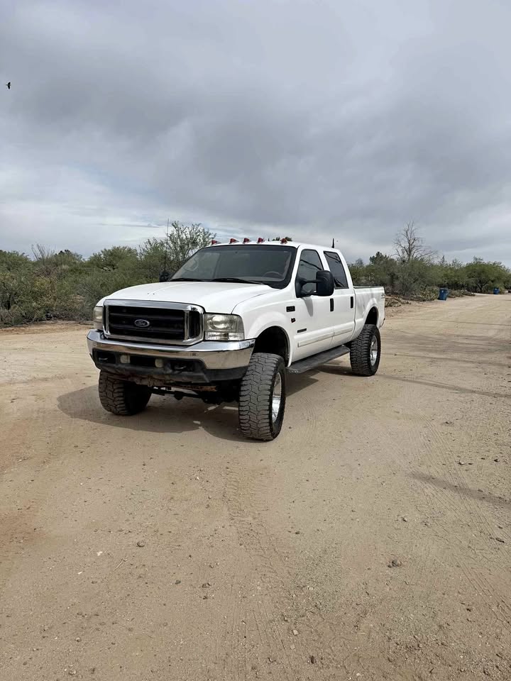 White Ford F-350 Super Duty Lifted Truck