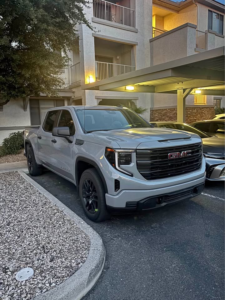 2024 GMC 1500 Regular Cab · Short Bed