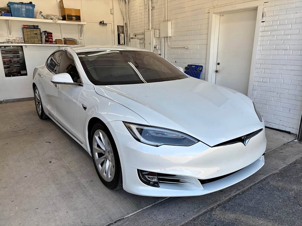 2016 Tesla Model S 90D**Unlimited Lifetime Supercharging included***