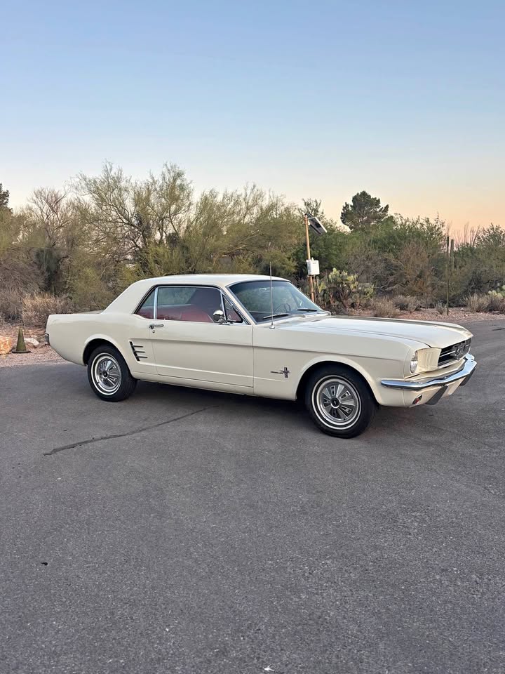 1966 Ford Mustang · Coupe 2D