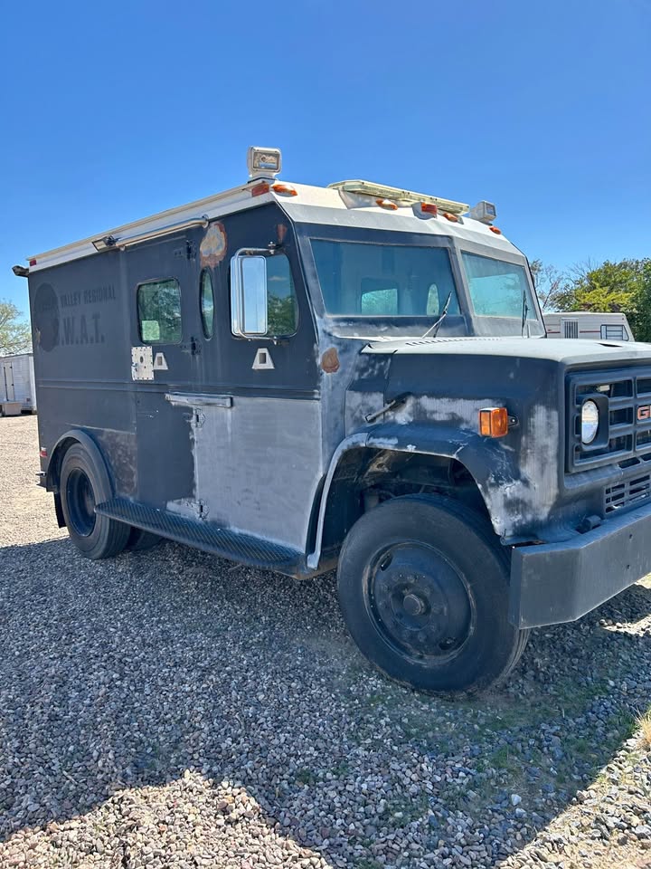 1982 GMC 7000 · Silver