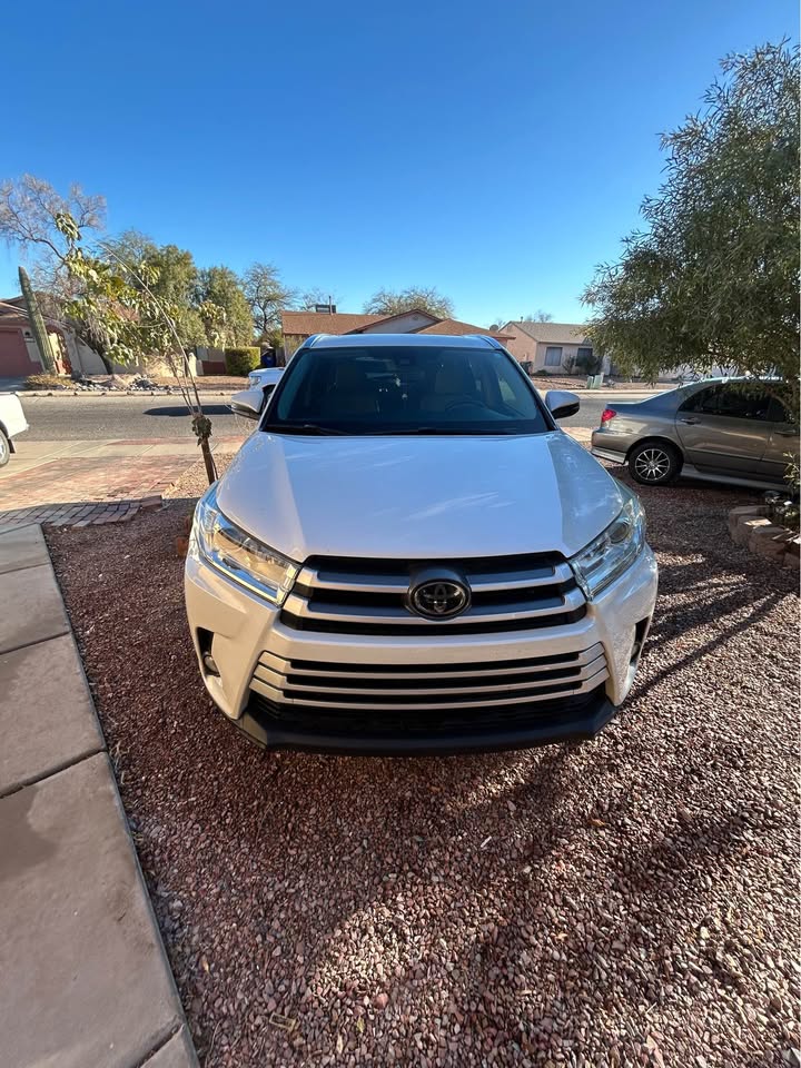 2019 Toyota Highlander · XLE Sport Utility 4D