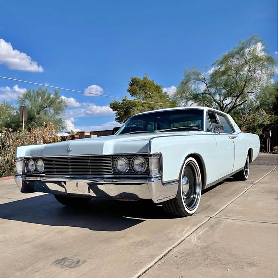 1968 Lincoln Continental · Sedan 4D