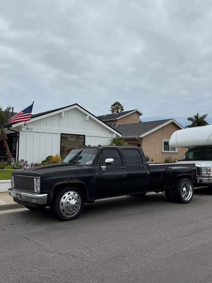 1989 GMC 3500 Crew Cab · Cummins