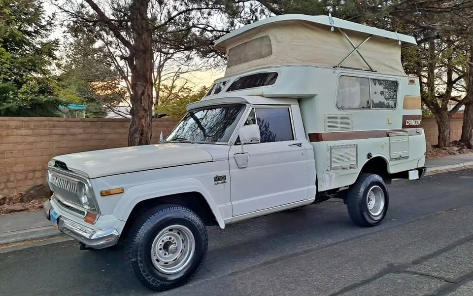 1975 Jeep J-10 Chinook Camper