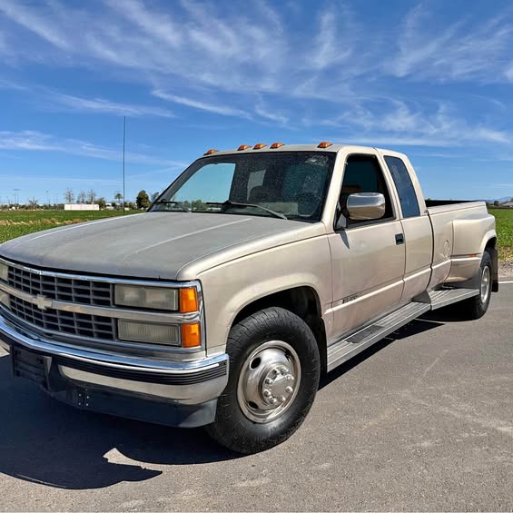 1993 Chevrolet 3500 Extended Cab & Chassis · 156" WB 2D
